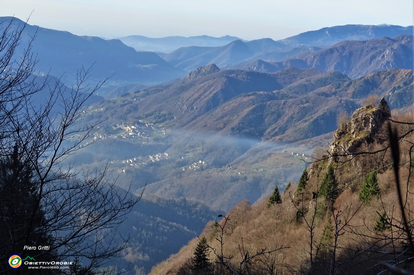 21 Vista sulla bassa Val Serina.JPG